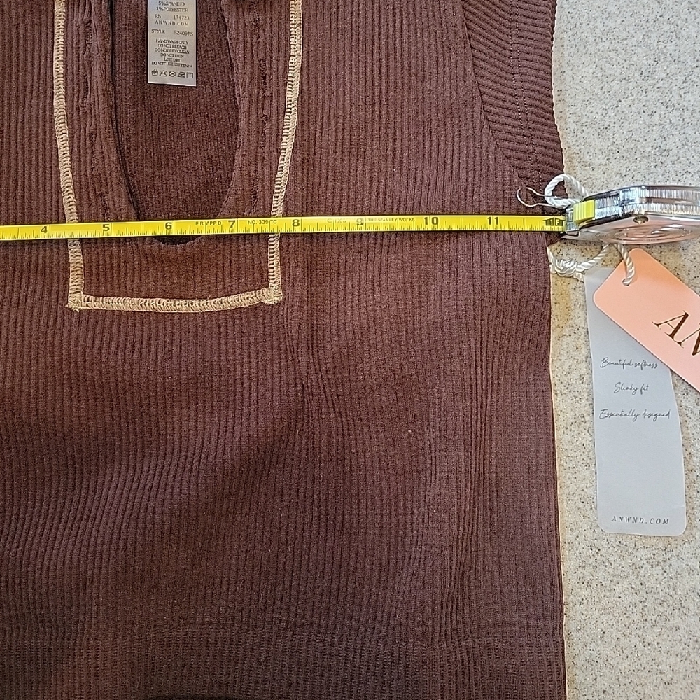 ANWND Chocolate Ribbed Crop Top Size M/L - Picture 8 of 9